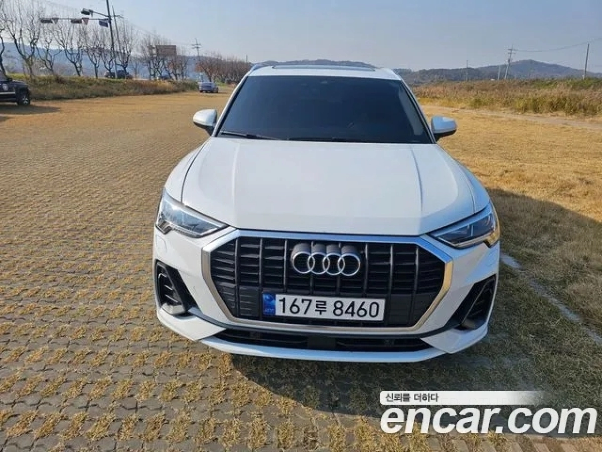 AUDI Q3 F3