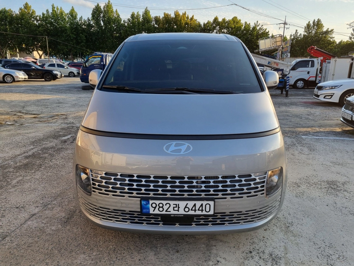 HYUNDAI STARIA  2025