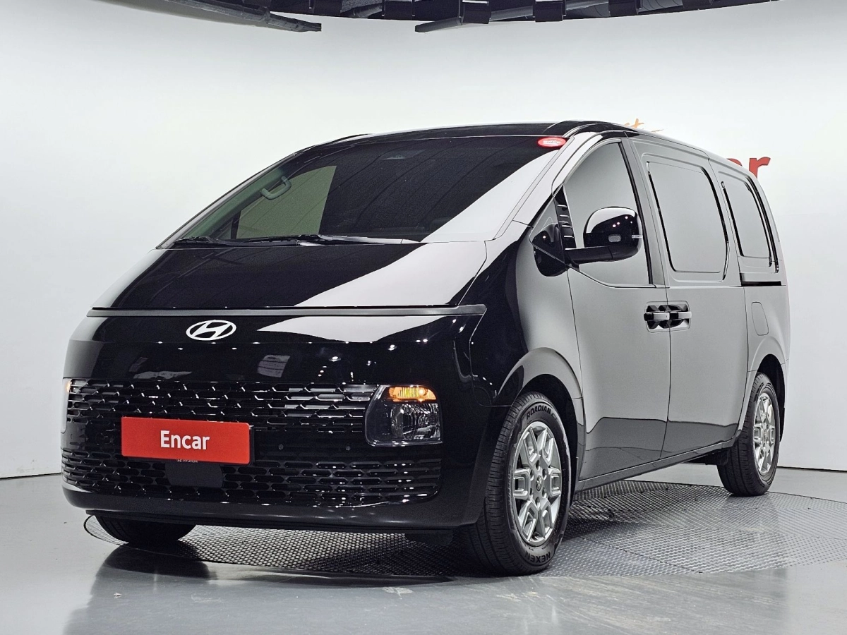 HYUNDAI STARIA 2025