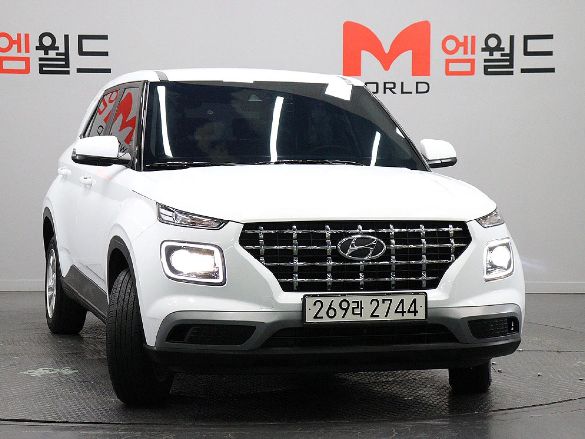 HYUNDAI VENUE