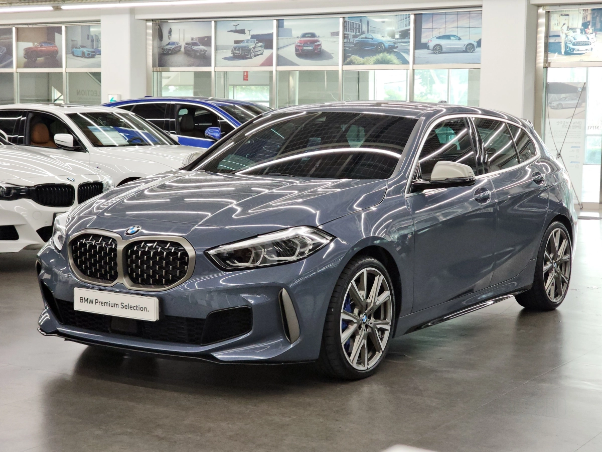 BMW 1-SERIES F40  2023