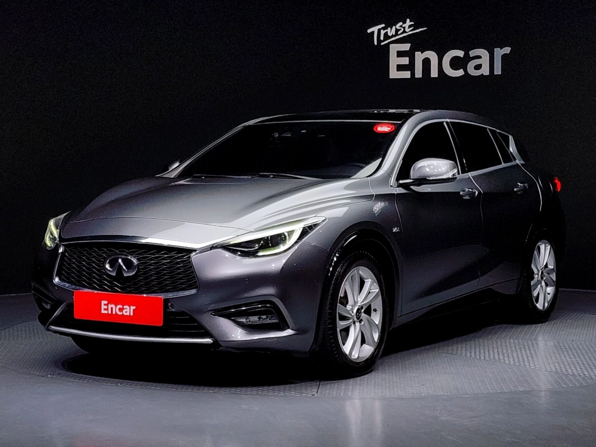 INFINITI Q30  2019