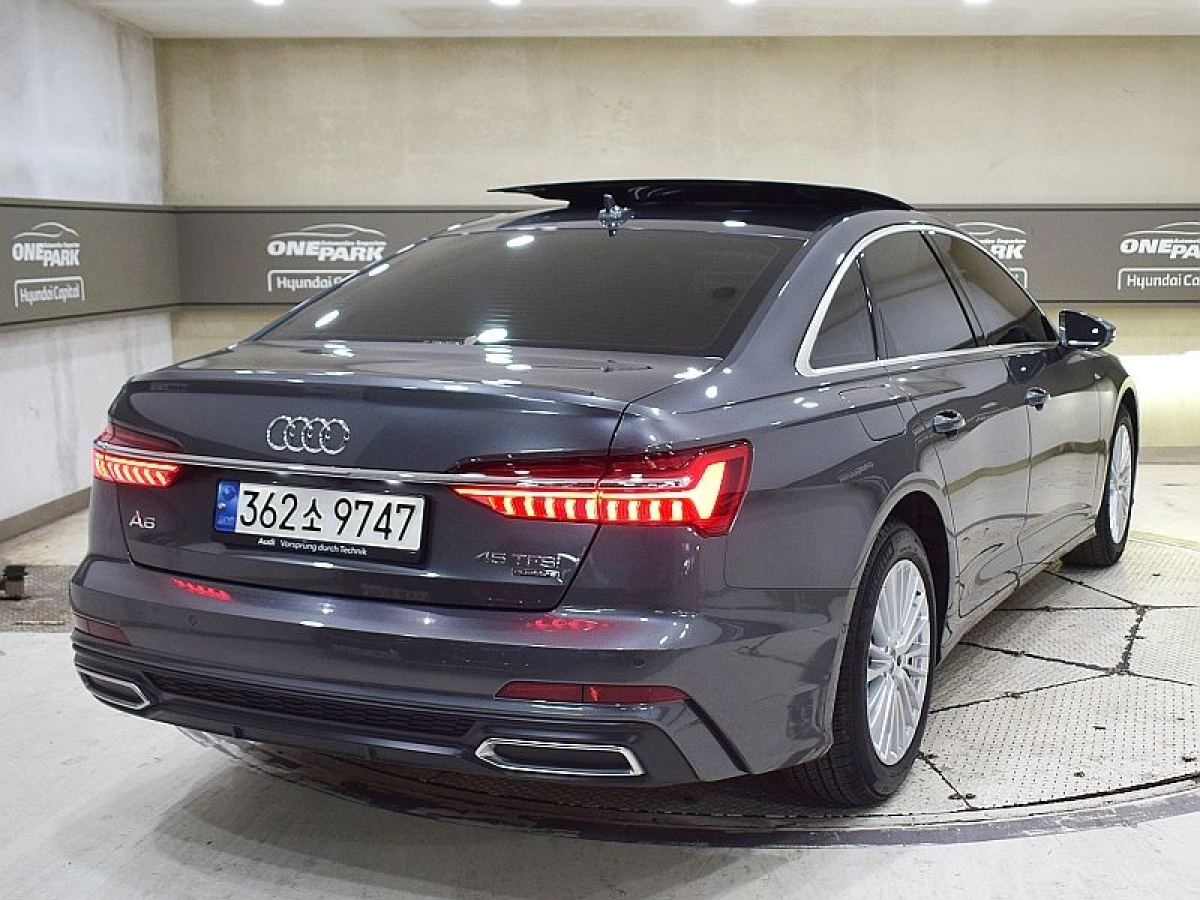 AUDI A6 C8