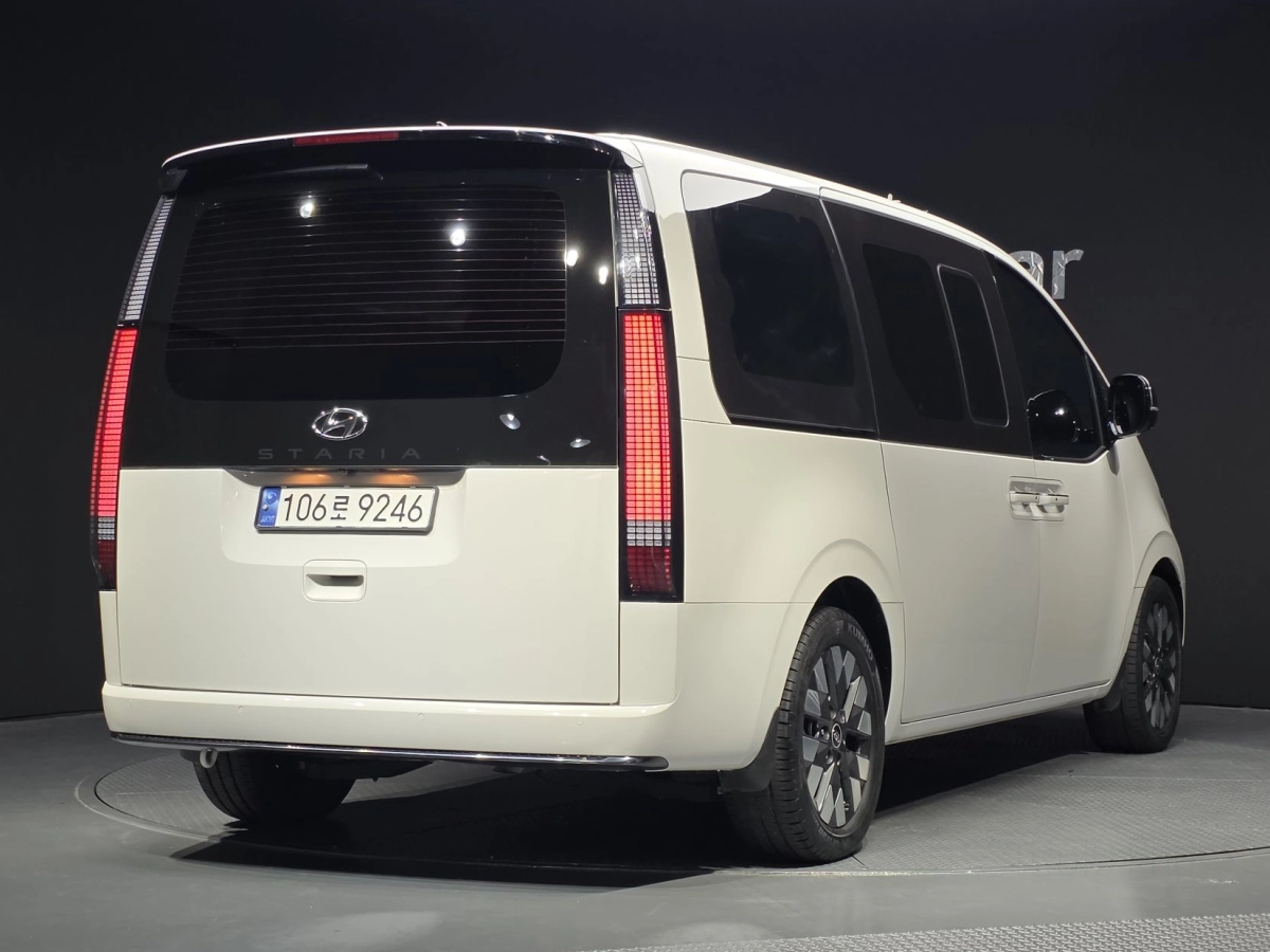 HYUNDAI STARIA