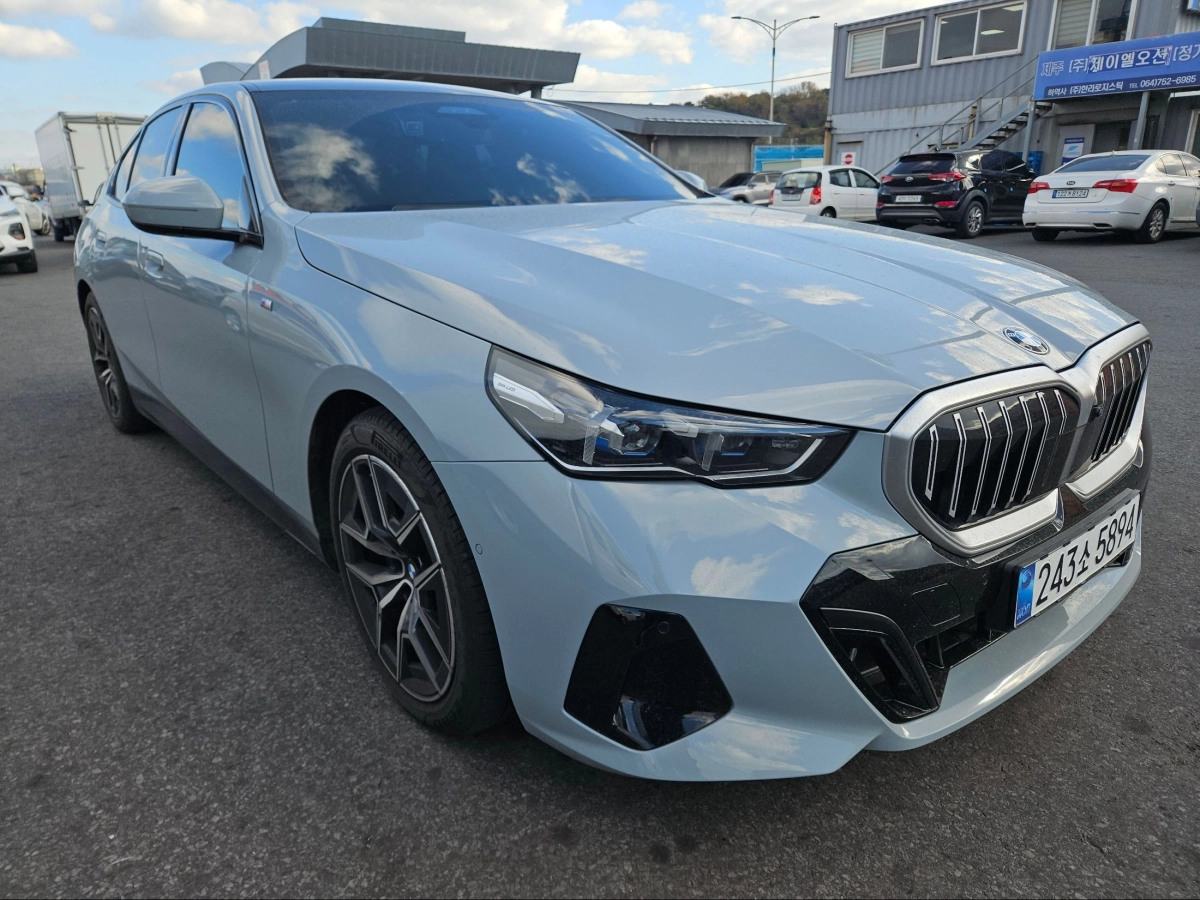 BMW 5-SERIES G60 2025