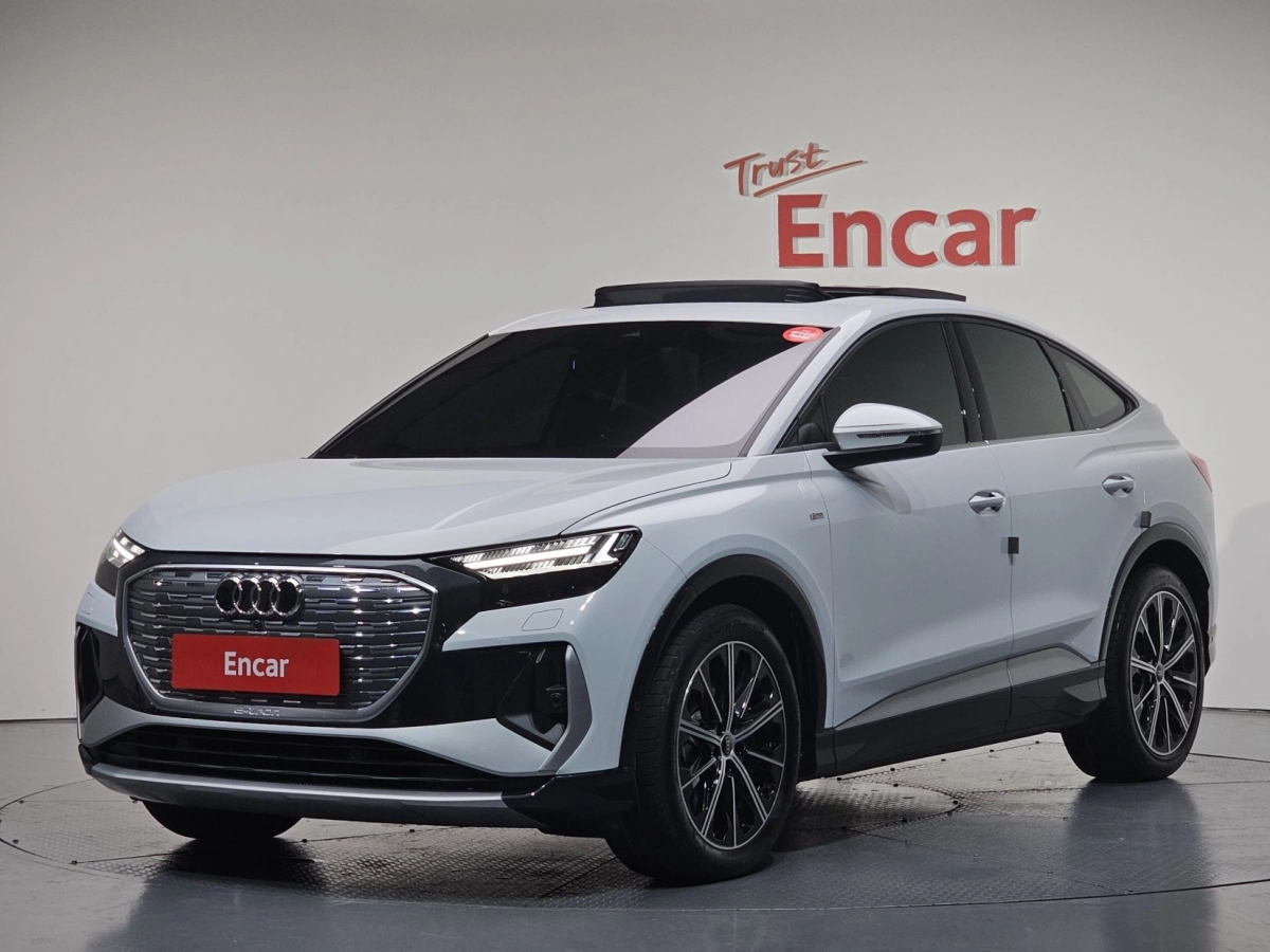 AUDI Q4 E-TRON F4  2024