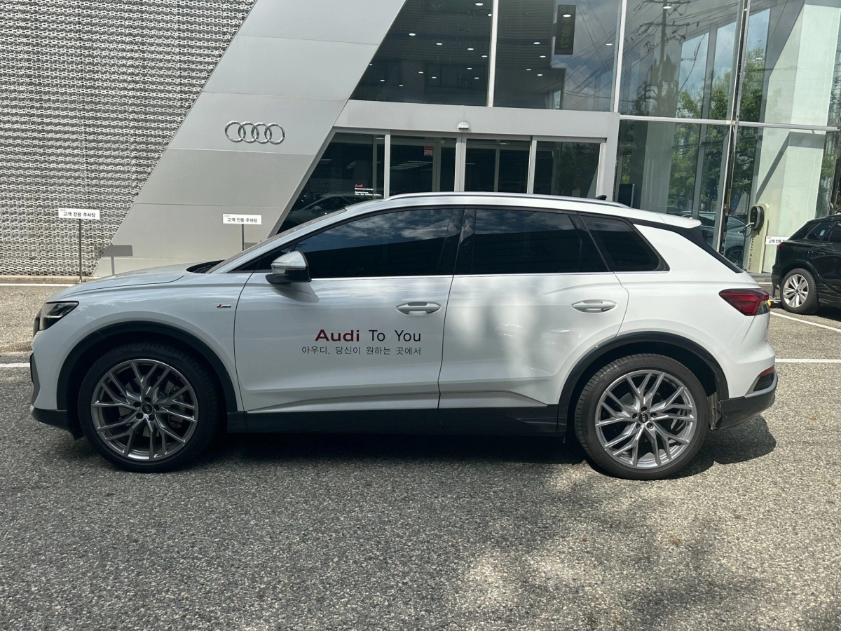 AUDI Q4 E-TRON F4