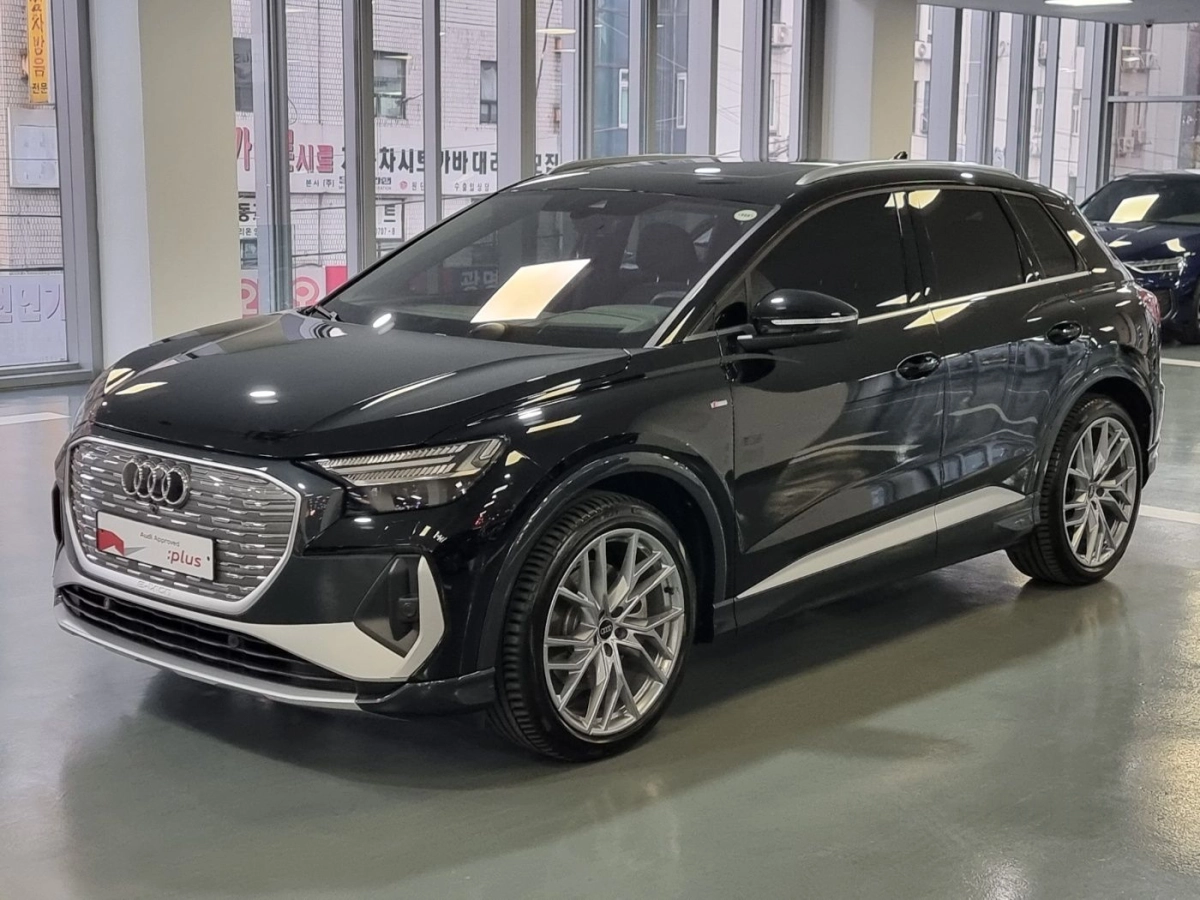 AUDI Q4 E-TRON F4  2025