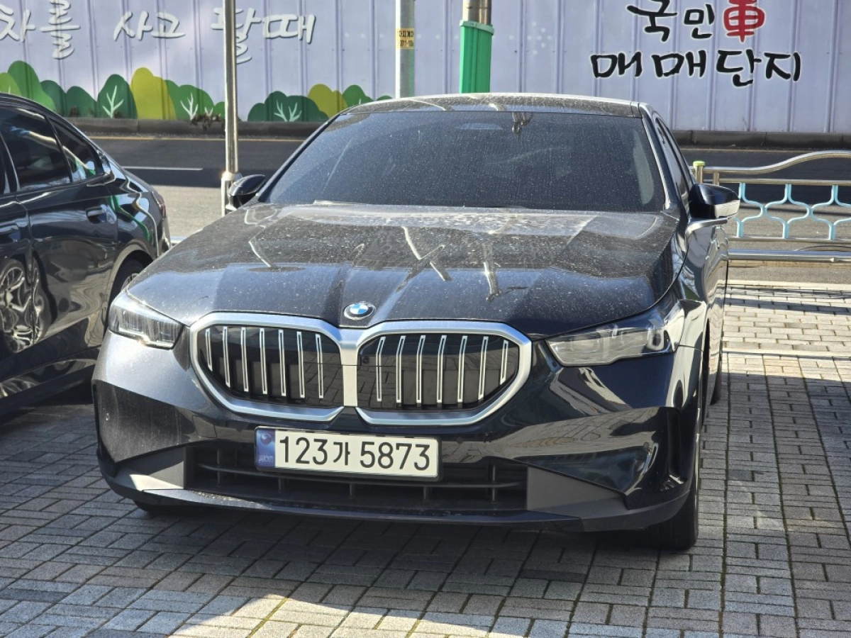 BMW 5-SERIES G60 2024