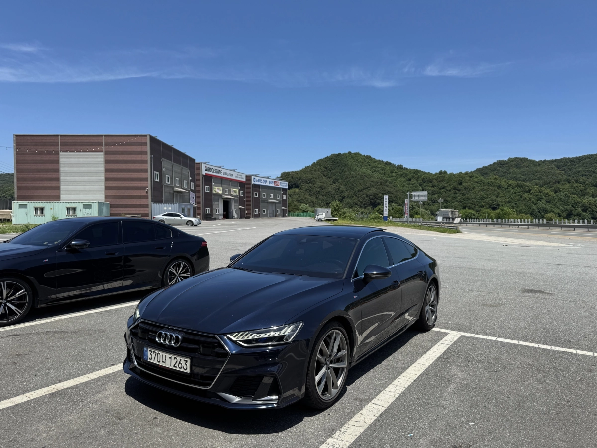 AUDI A7 4K 2020