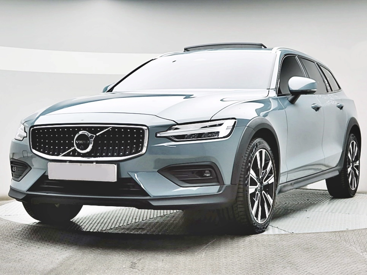 VOLVO V60 CROSS COUNTRY