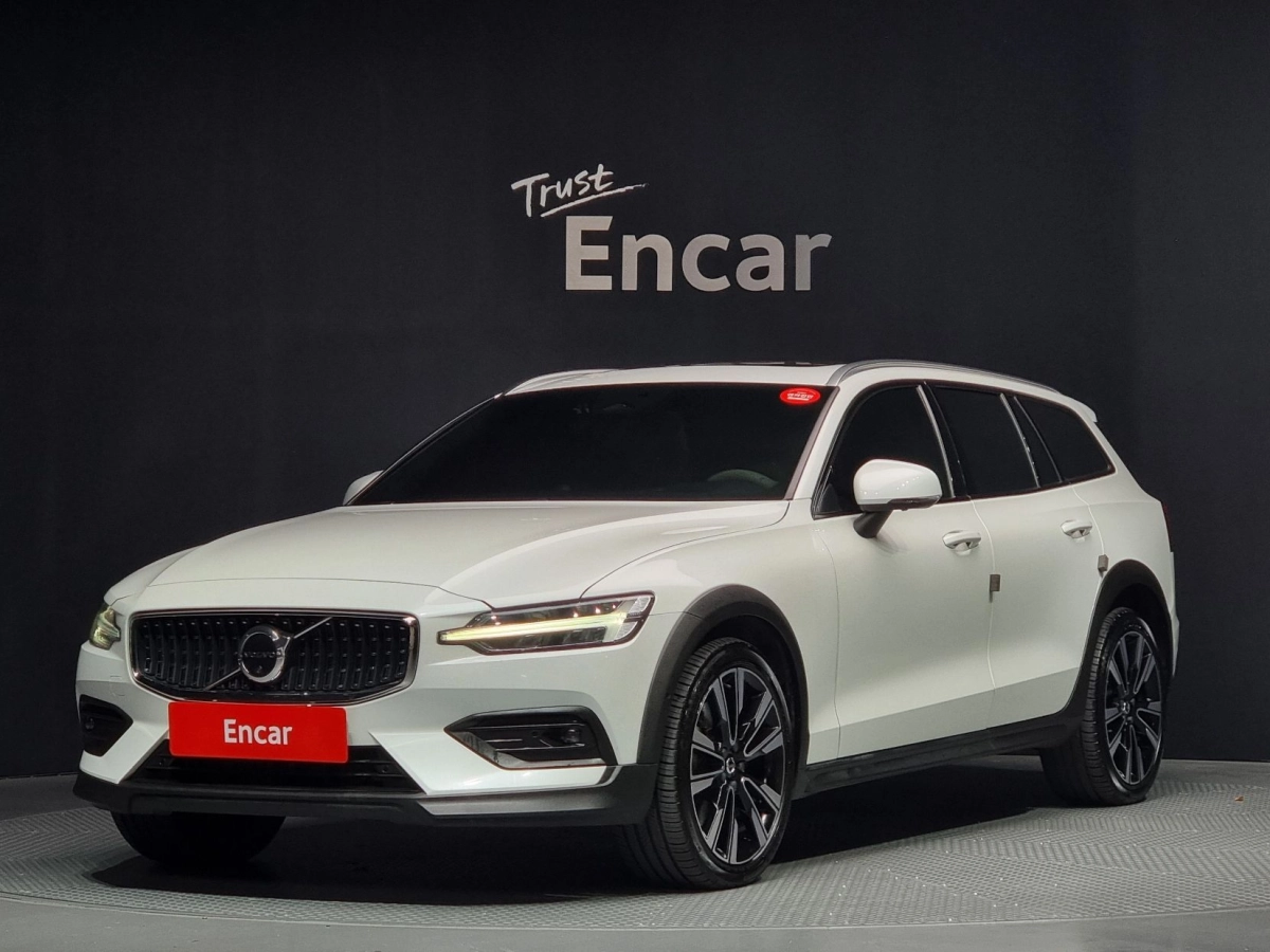 VOLVO V60 CROSS COUNTRY