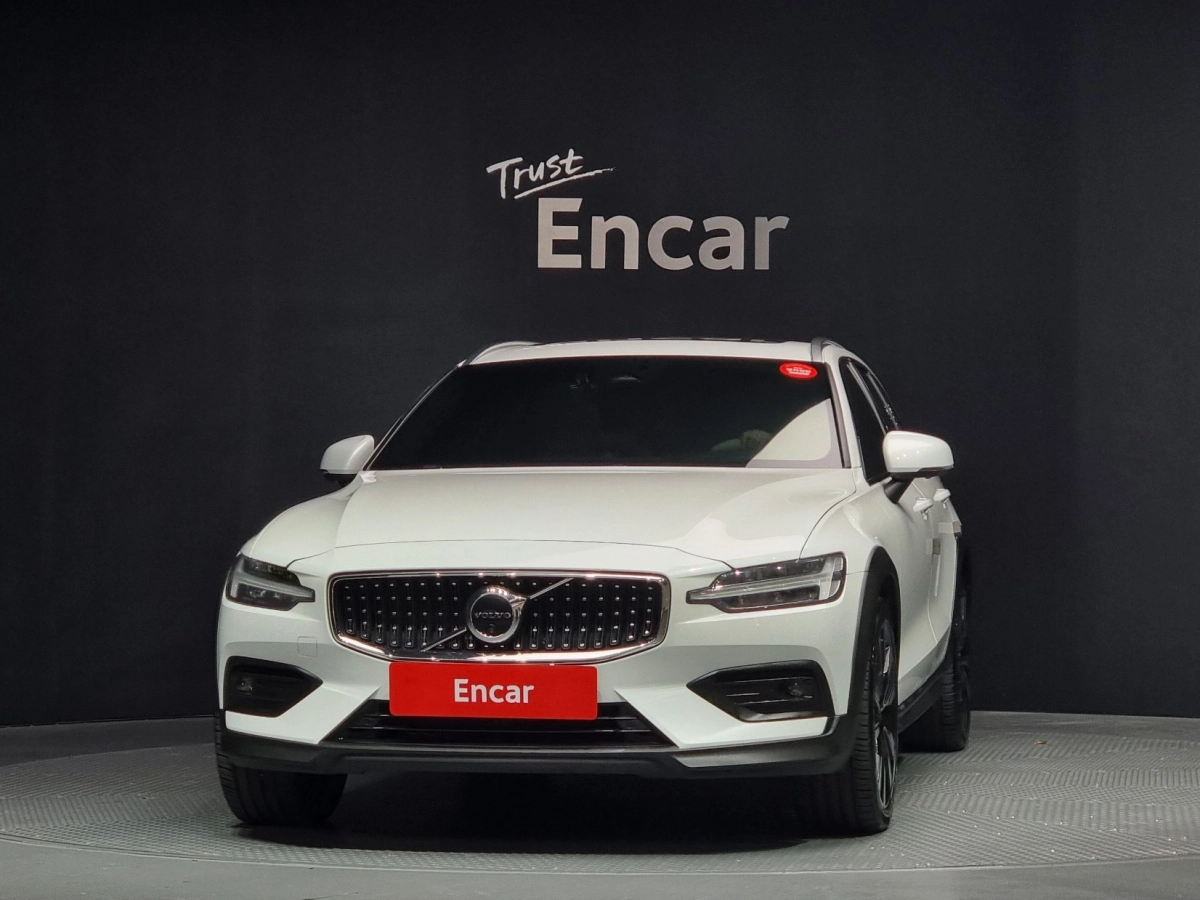 VOLVO V60 CROSS COUNTRY
