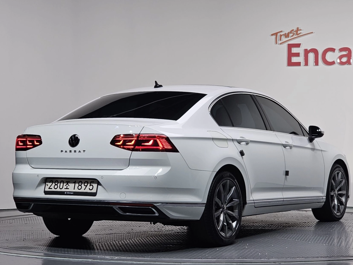 VOLKSWAGEN PASSAT GT B8