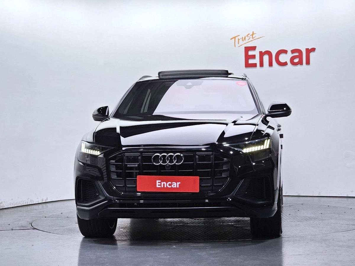 AUDI Q8 4M