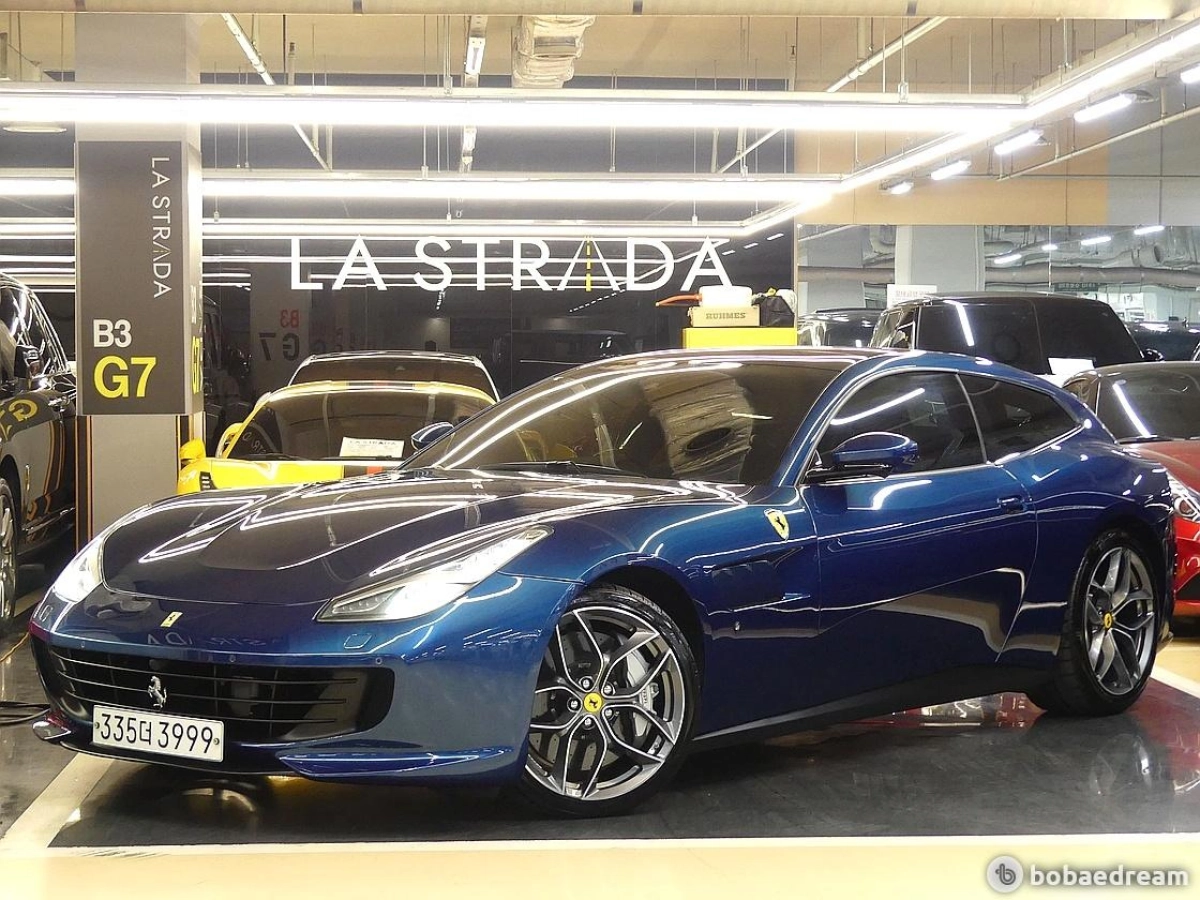 FERRARI GTC4 LUSSO