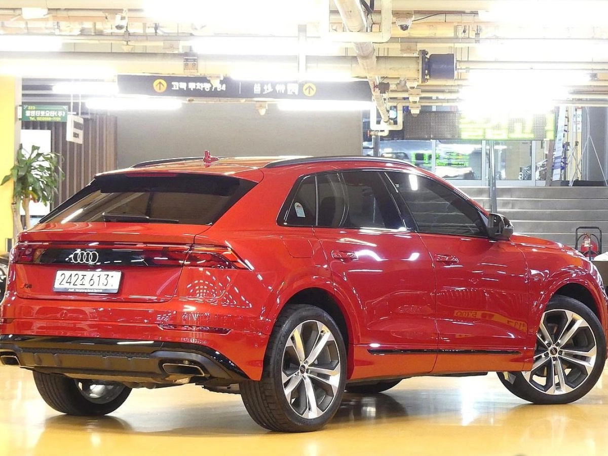 AUDI Q8 4M