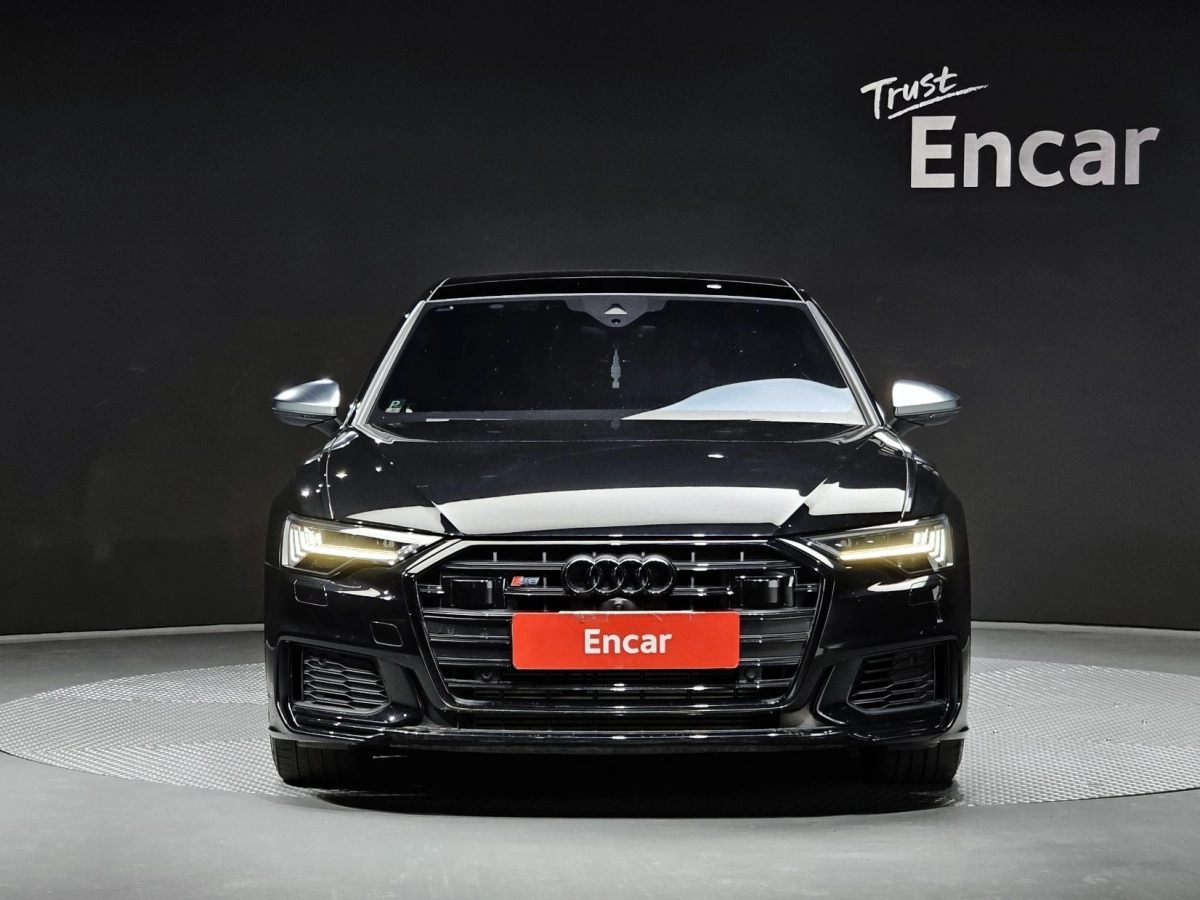 AUDI S6 C8