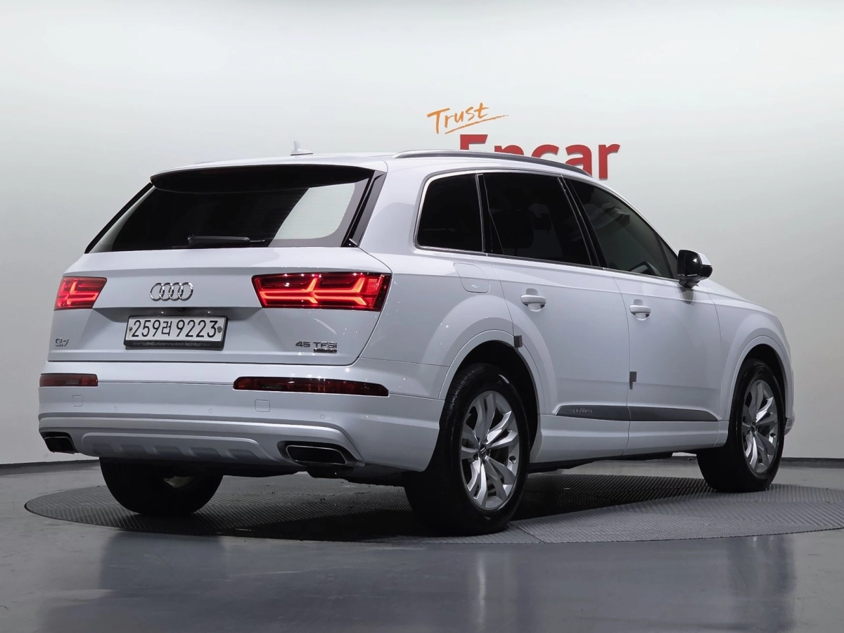 AUDI Q7 4M
