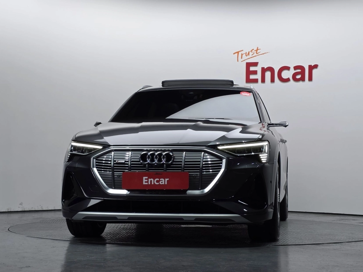 AUDI E-TRON