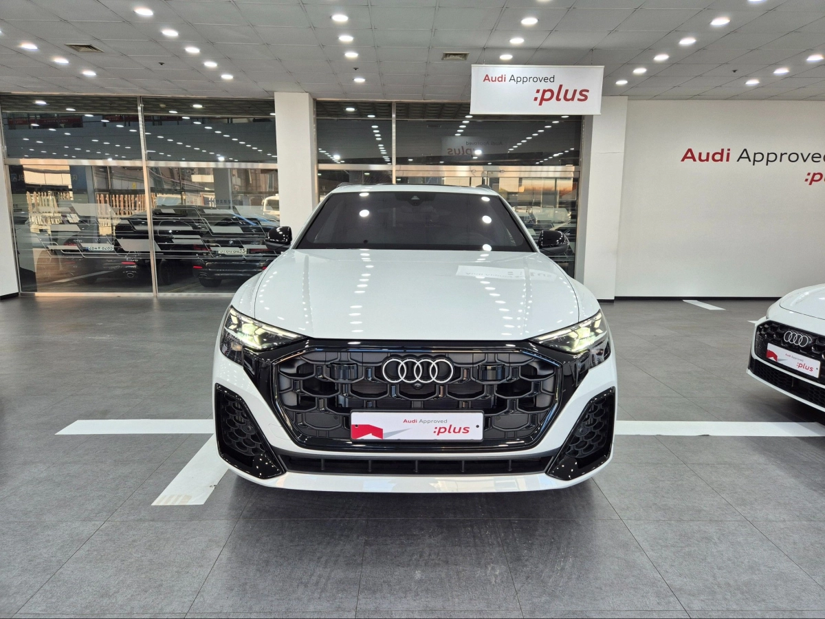 AUDI Q8 4M