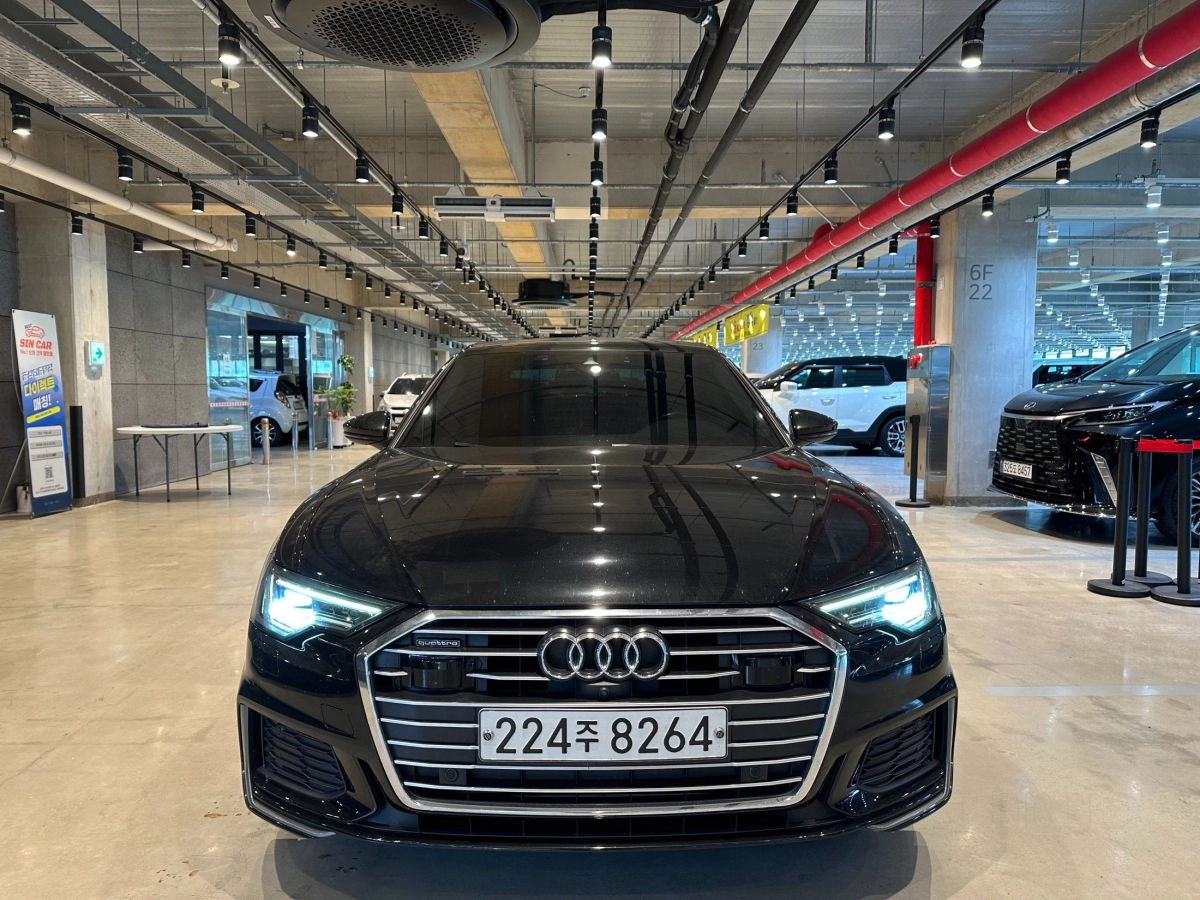 AUDI A6 C8