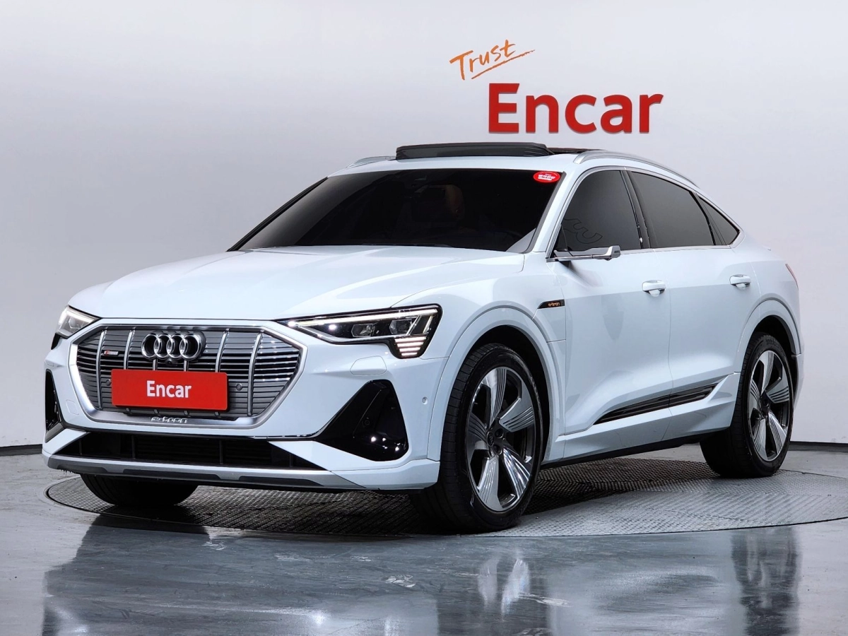 AUDI E-TRON  2022