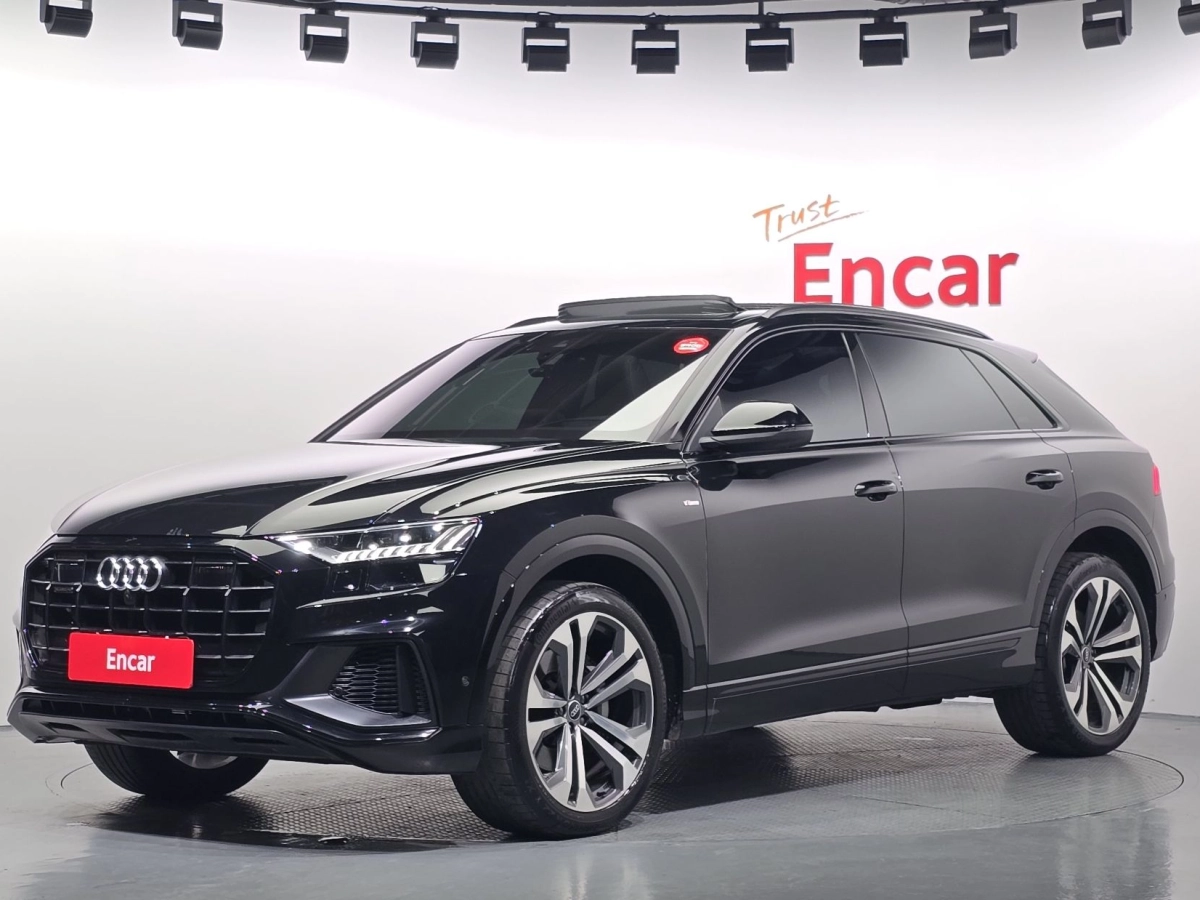 AUDI Q8 4M