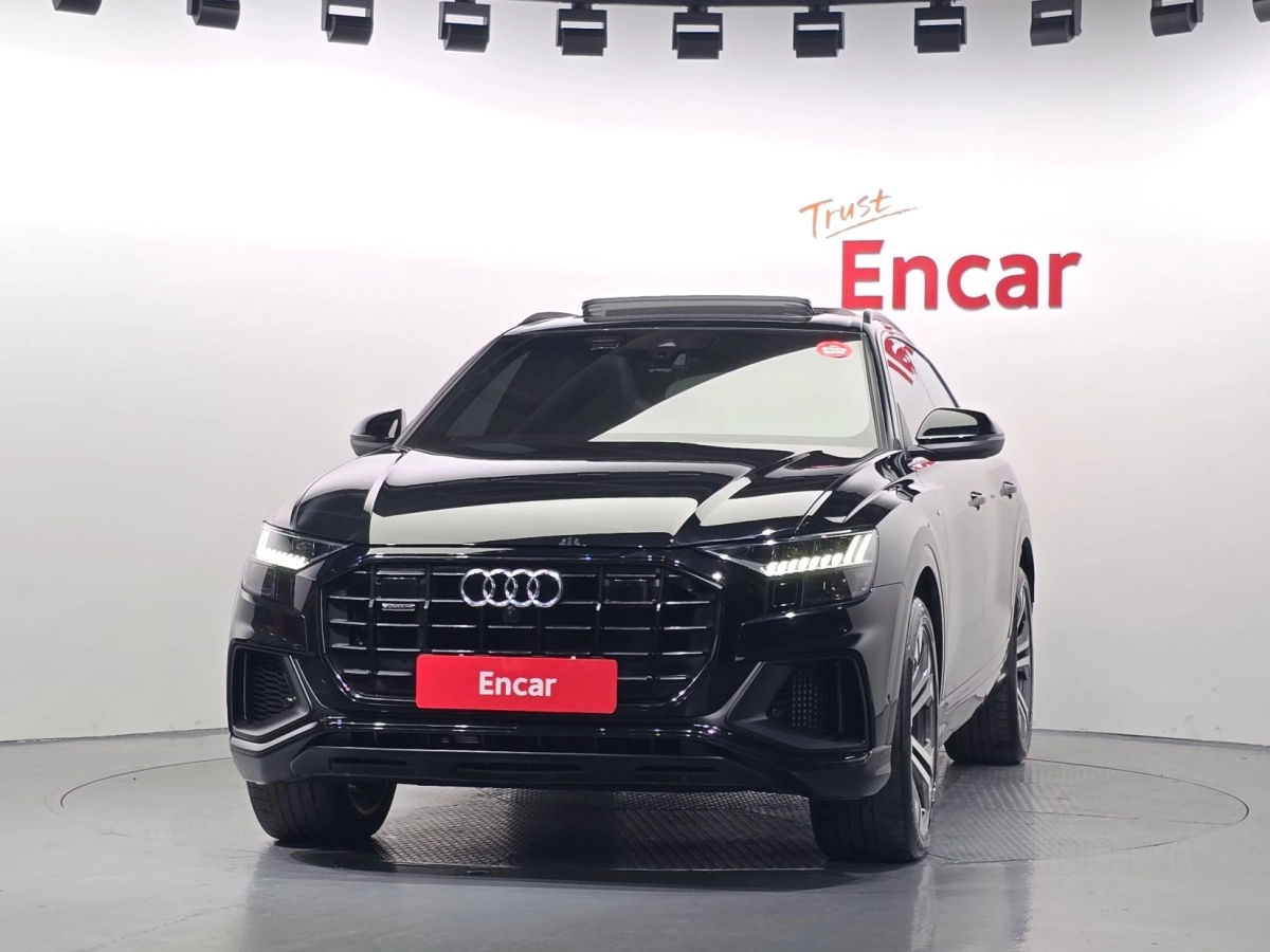 AUDI Q8 4M