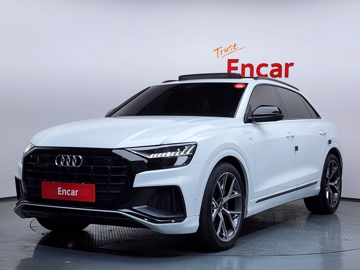 AUDI Q8 4M