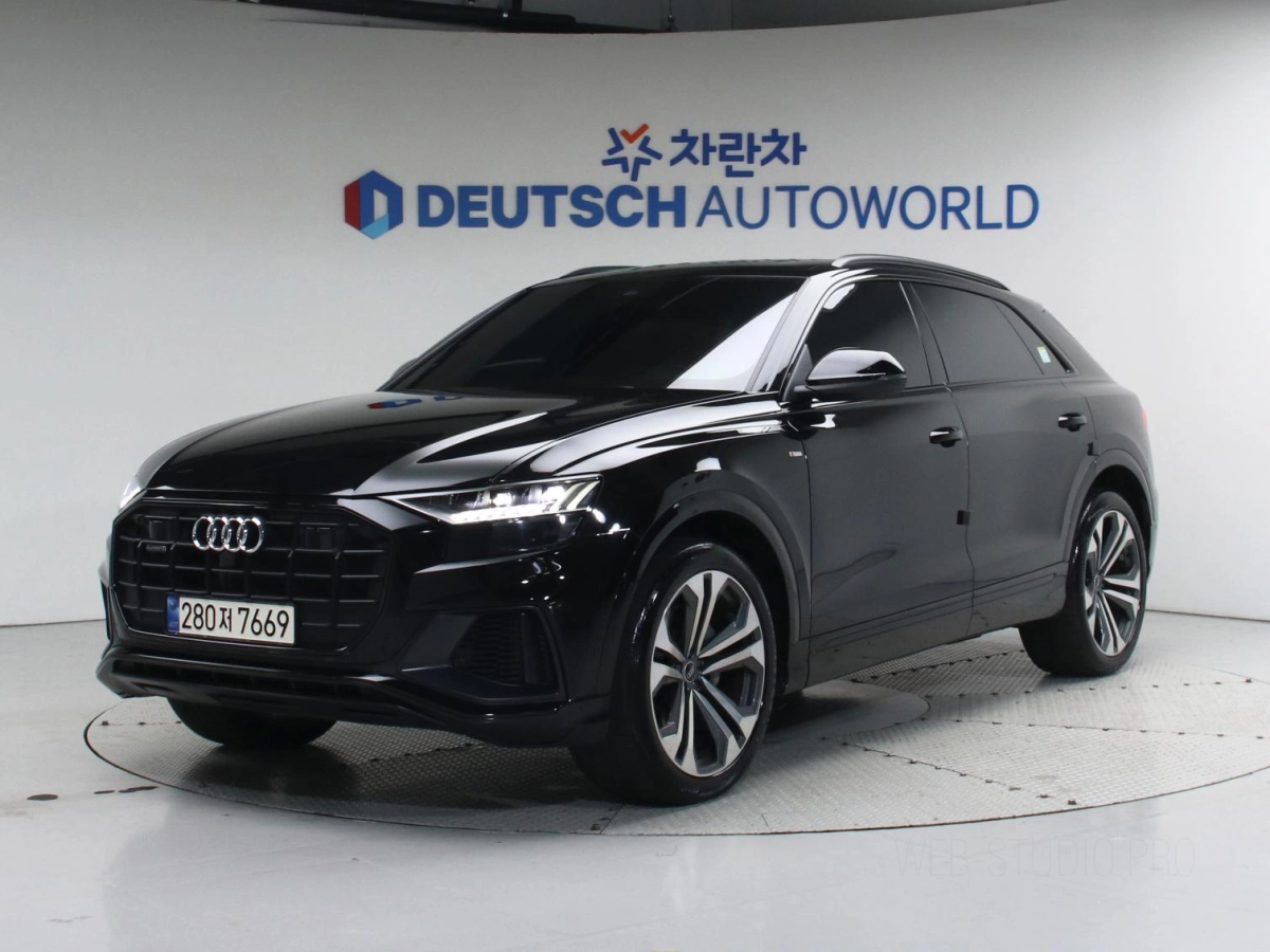 AUDI Q8 4M