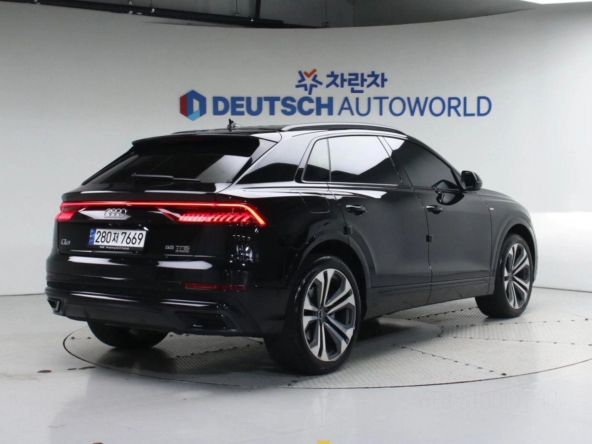 AUDI Q8 4M