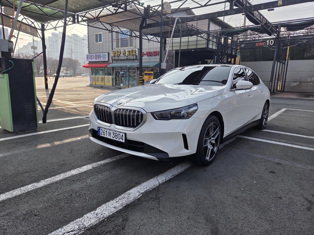 BMW 5-SERIES G60 2023