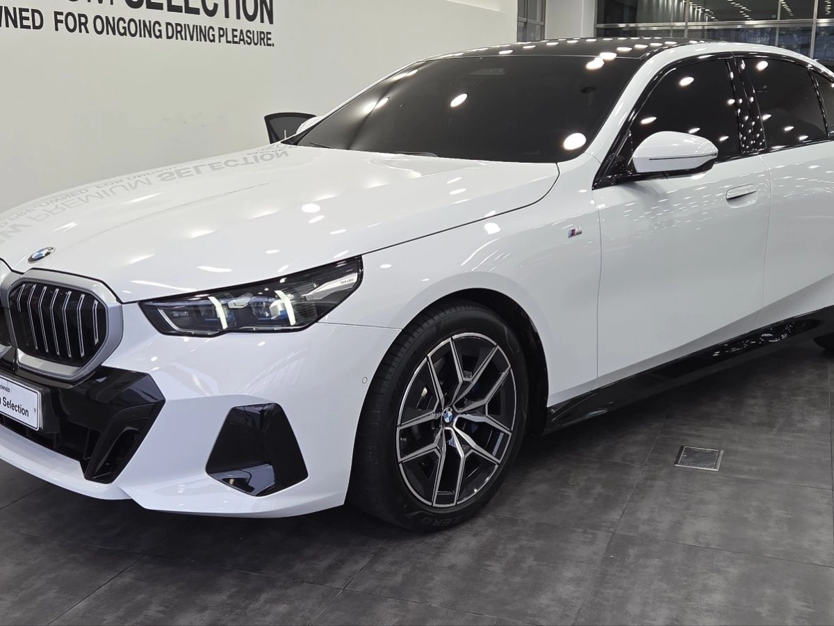 BMW 5-SERIES G60 2023