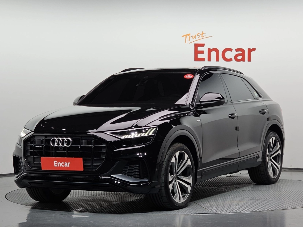 AUDI Q8 4M