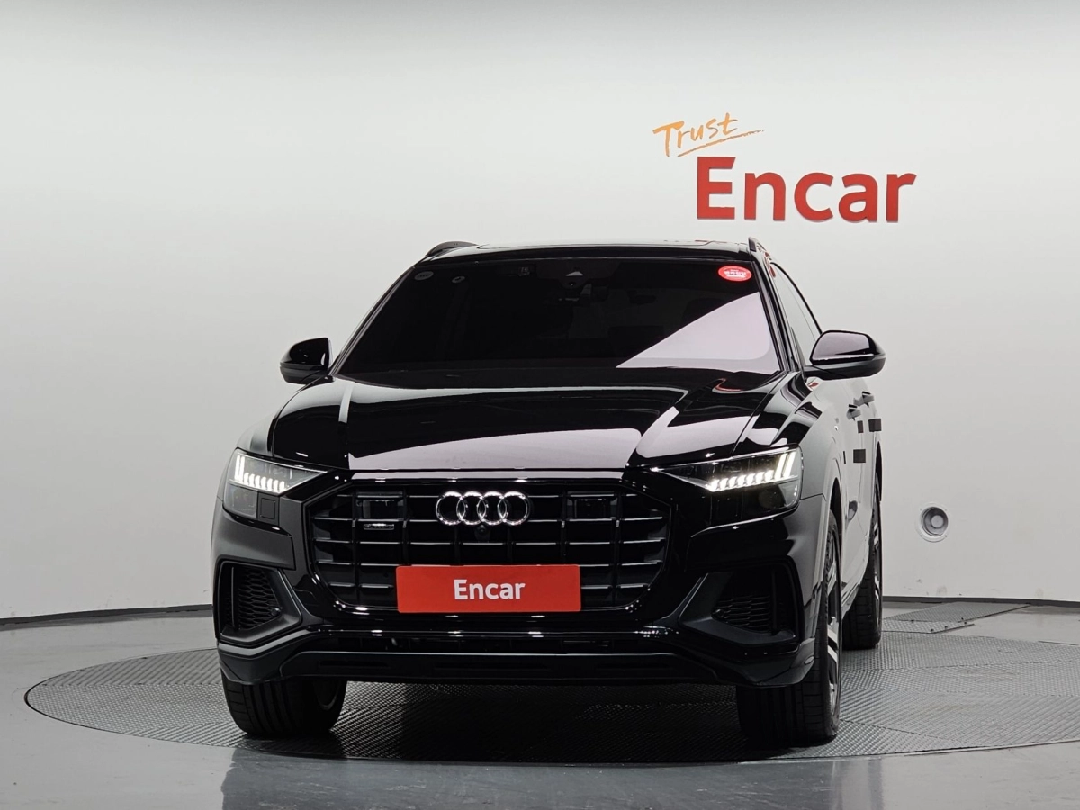 AUDI Q8 4M