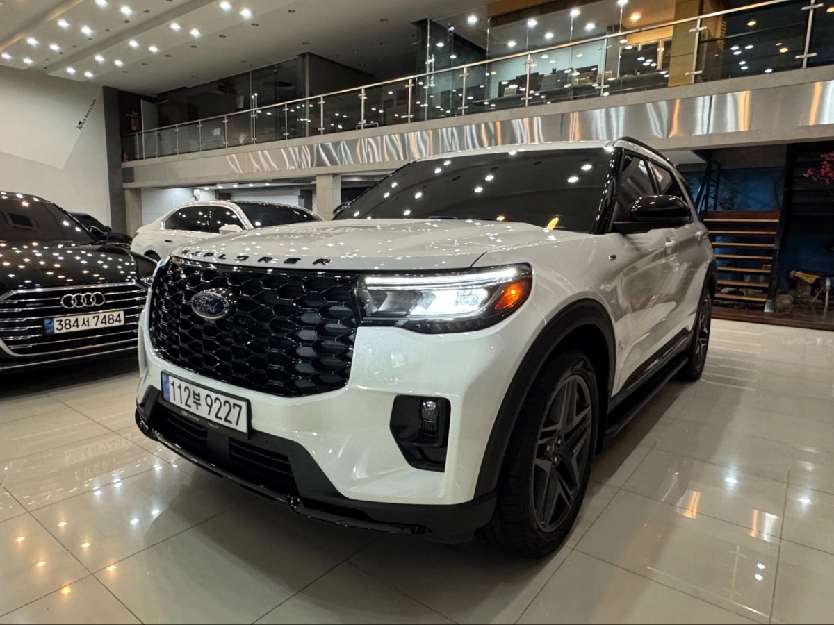 FORD EXPLORER  2025