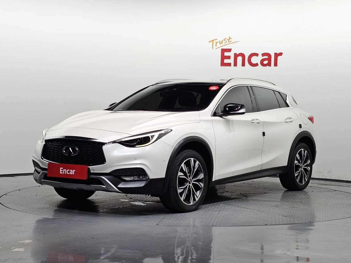 INFINITI QX30