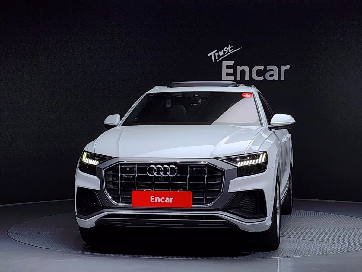 AUDI Q8 4M