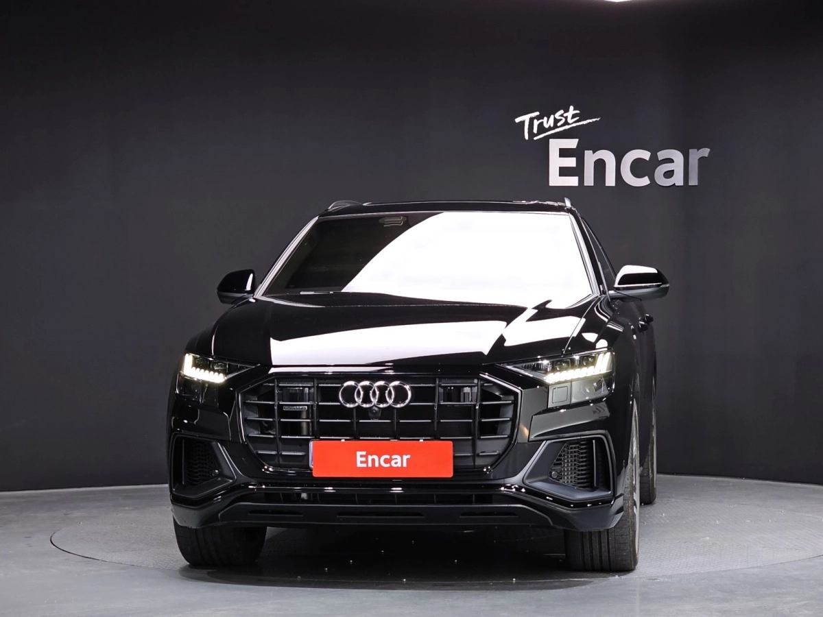 AUDI Q8 4M