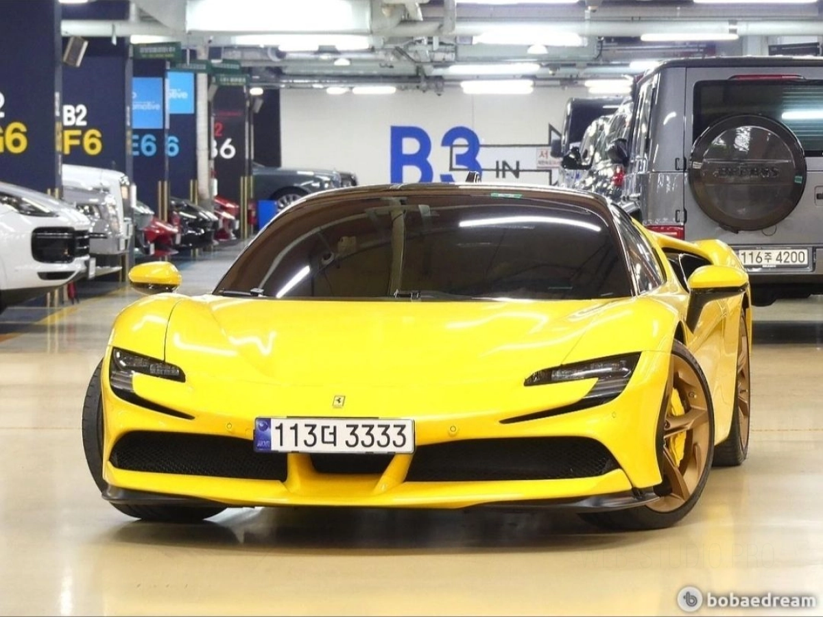 FERRARI SF90 STRADALE