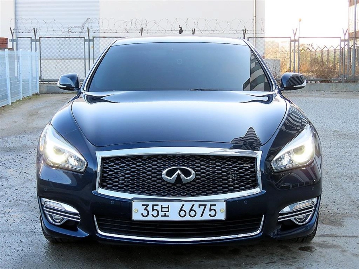 INFINITI Q70  2019