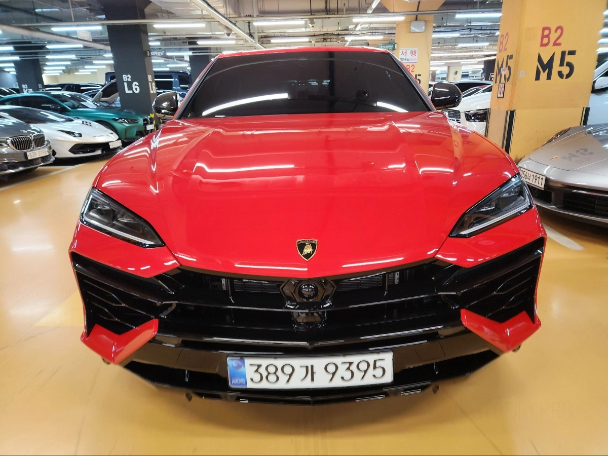 LAMBORGHINI URUS  2025