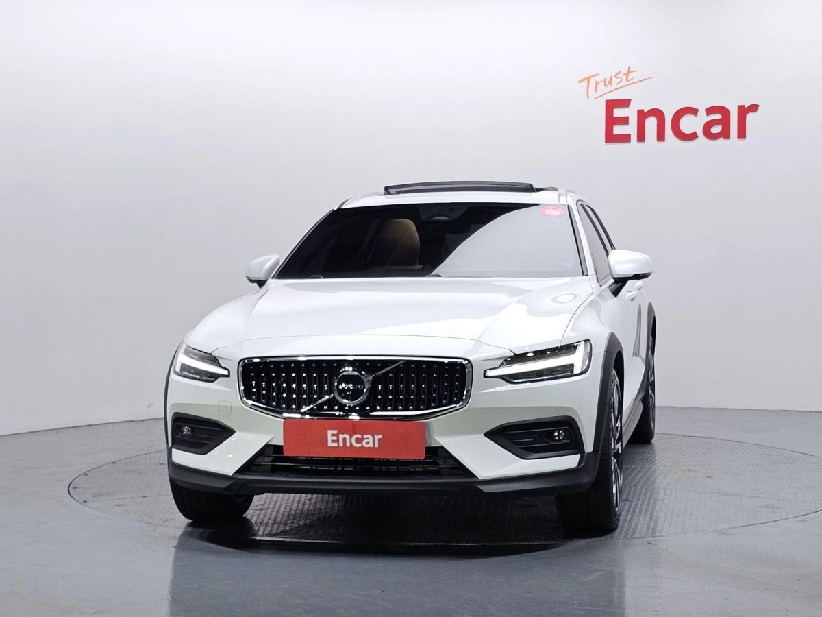VOLVO V60 CROSS COUNTRY