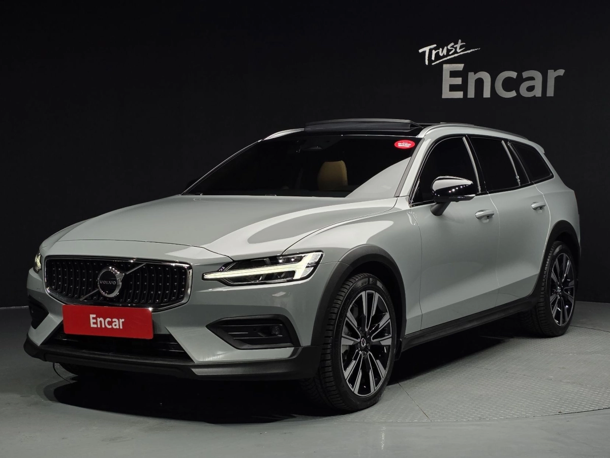 VOLVO V60 CROSS COUNTRY
