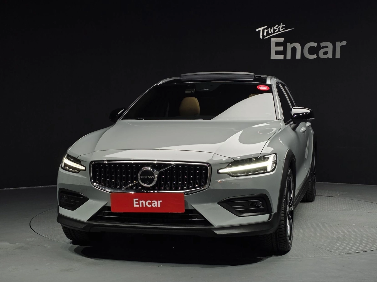 VOLVO V60 CROSS COUNTRY