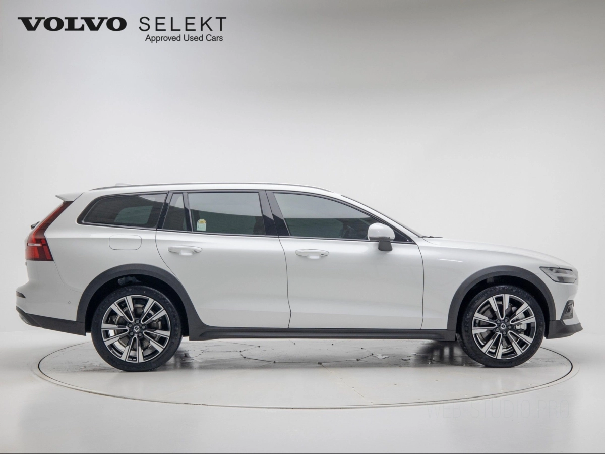 VOLVO V60 CROSS COUNTRY