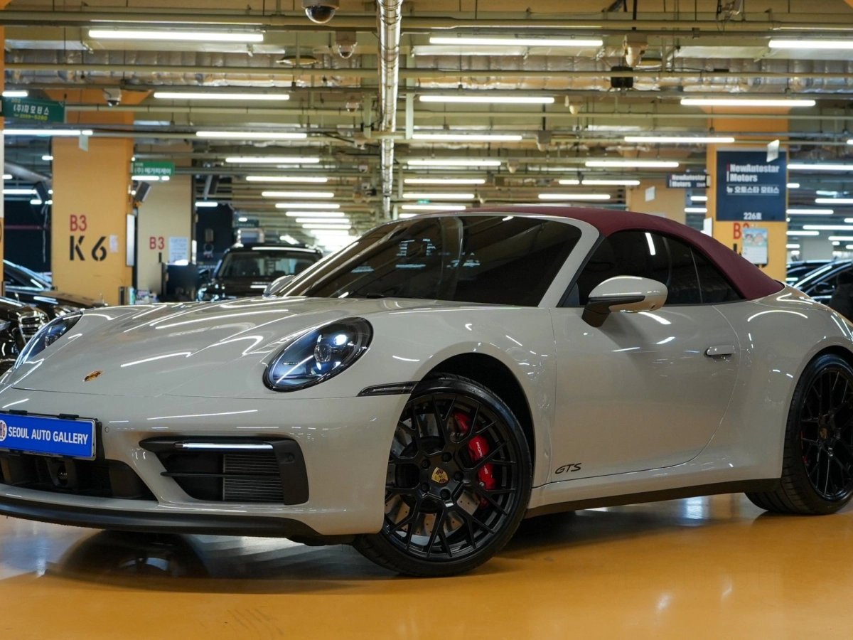 PORSCHE 911 992  2024