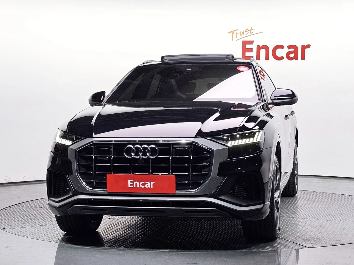 AUDI Q8 4M