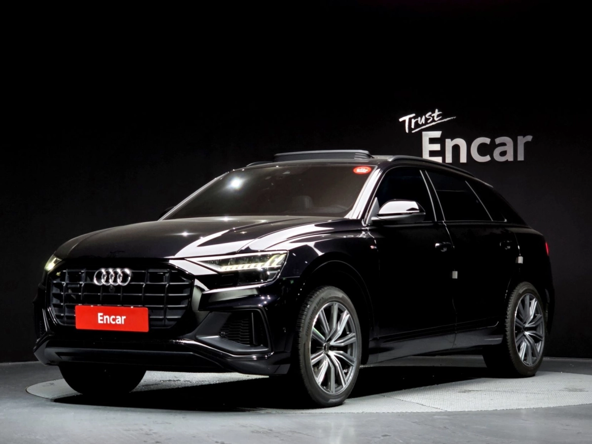 AUDI Q8 4M